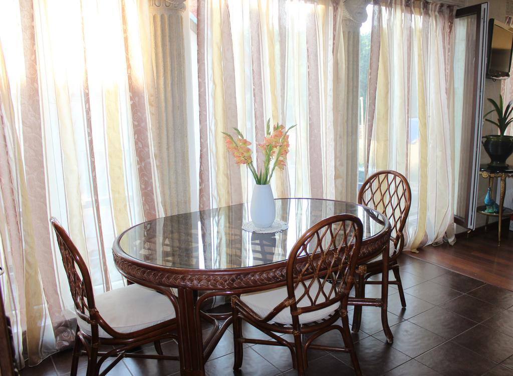 Columba Livia Guesthouse Паланга Номер фото